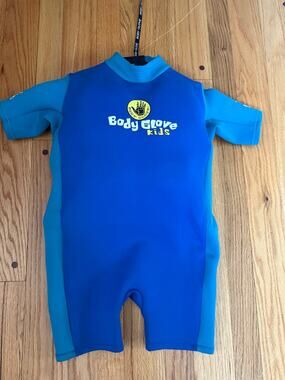 Bodyglove kids size medium (40-50 pounds) padded wetsuit body glove